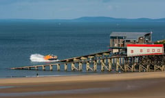 Lifeboat crew assist with injury at Saundersfoot beach
