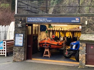 Tenby crew rescue beach-goers cut off by the tide