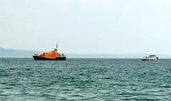 Lifeboat assists speedboat that suffers engine failure near Caldey