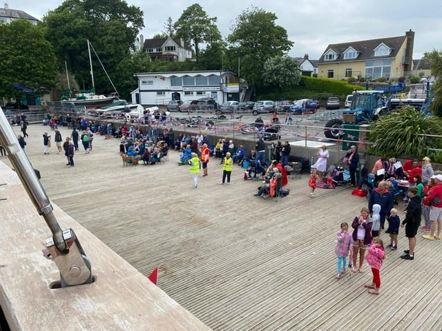 Saundersfoot enjoys Jubilee picnic in the rain!