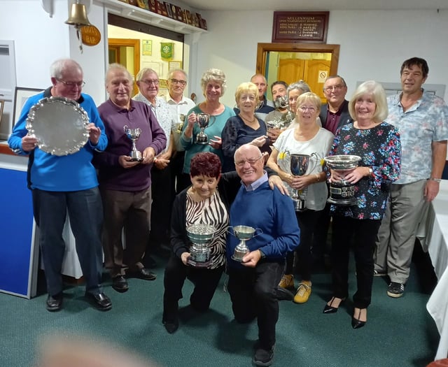 Prizes presented to Saundersfoot bowlers