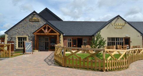Y Cerrig Glas, Pembroke Dock