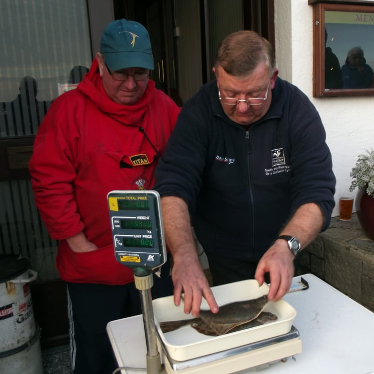 A flashback to 2013: Andrew Skeels and Ken Gainfort carefully weighing the fish