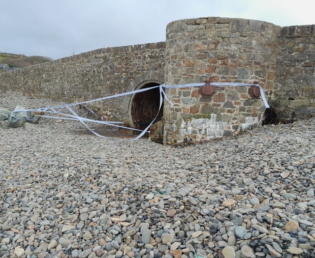 Oil pollution at Broad Haven