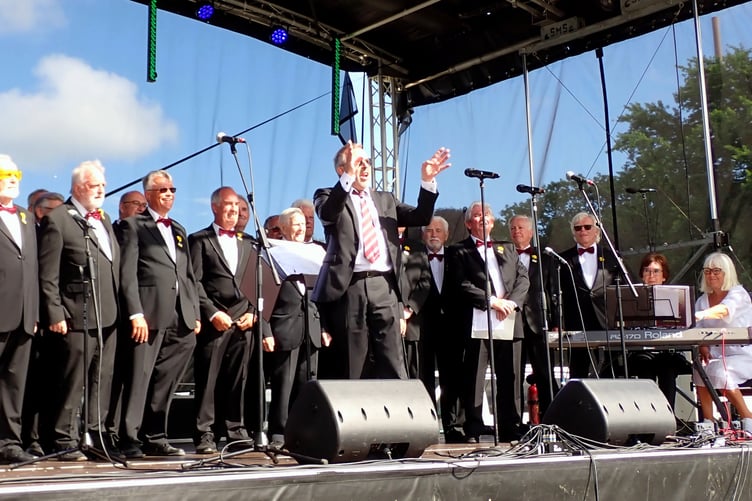 Tenby Male Choir performing at SaundersFEST