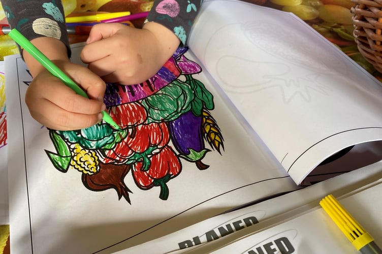 Autumn food - colouring book