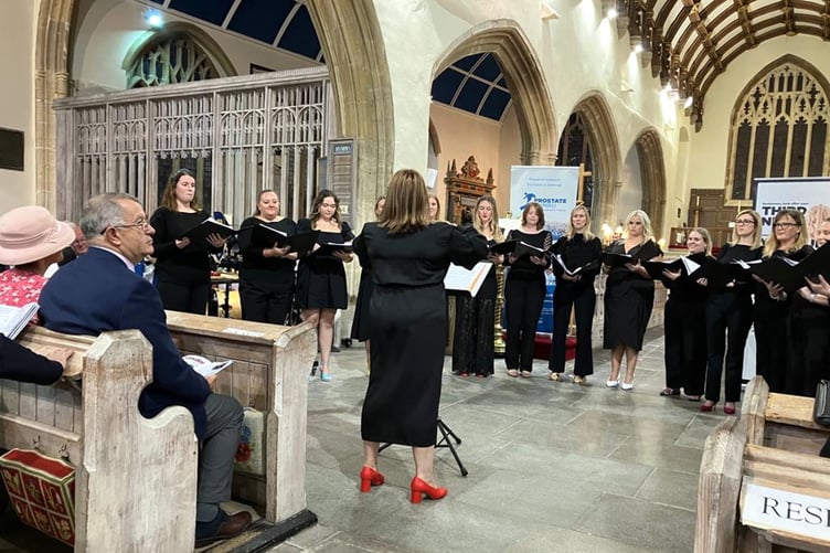 Sarah Benbow conducting the marvellous Bella Voce