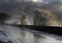 Storm Ciarán arrives at dawn - scenes at Amroth seafront