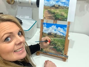 Artist Rachel to return to Tenby with Christmas Paint Along events