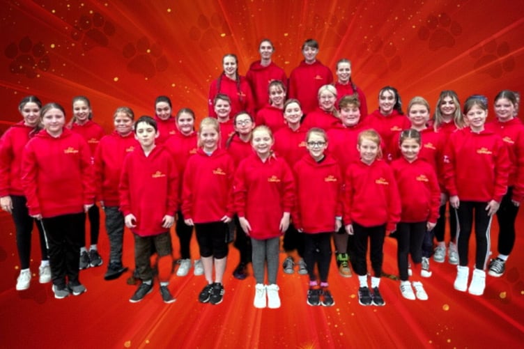 Panto junior ensemble