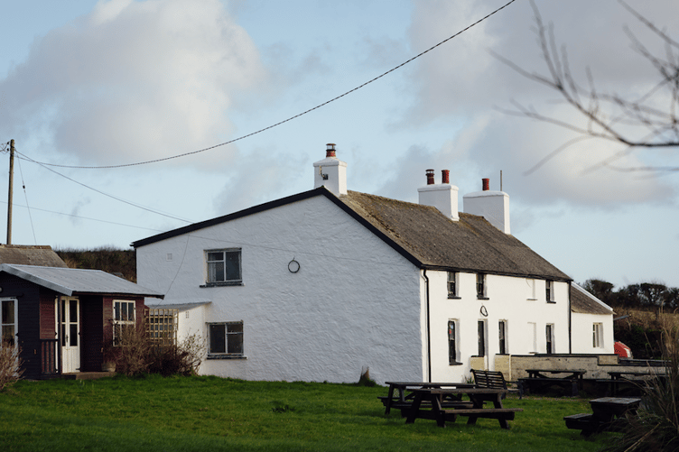 The Old Point House, Angle