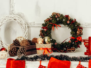 Craft natural Christmas decorations at Llanteg Hall, Pembrokeshire