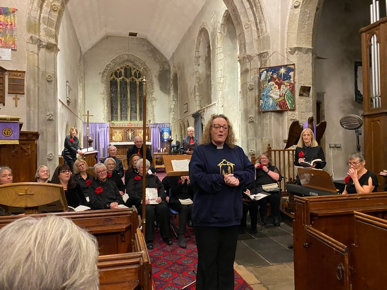 Rev’d Hannah Karpaty welcoming the Quaynotes to Carew Cheriton Church