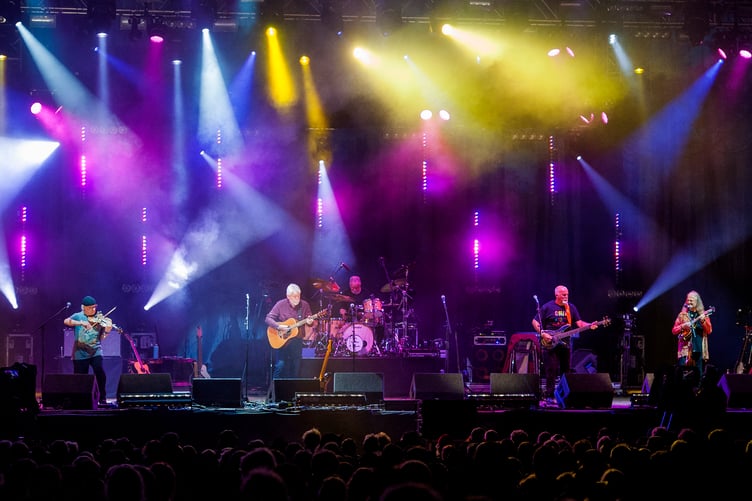 Fairport Convention, photo by Mike Ainscoe - At The Barrier