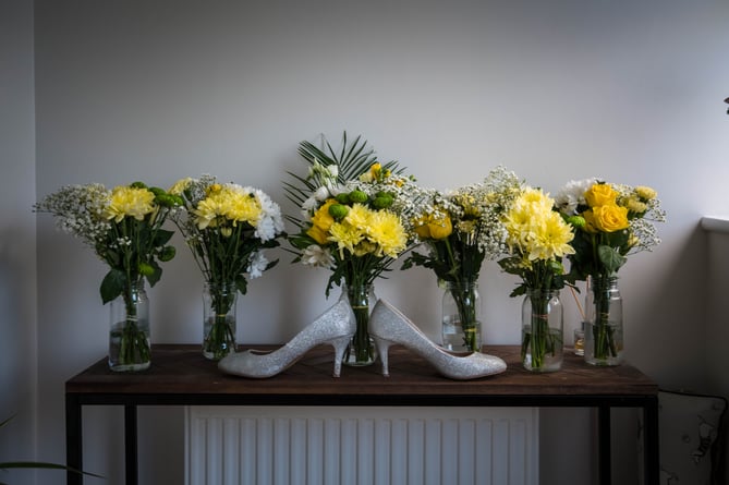 Nerys and Simon, flowers. Pic. Grace Elliot Photography
