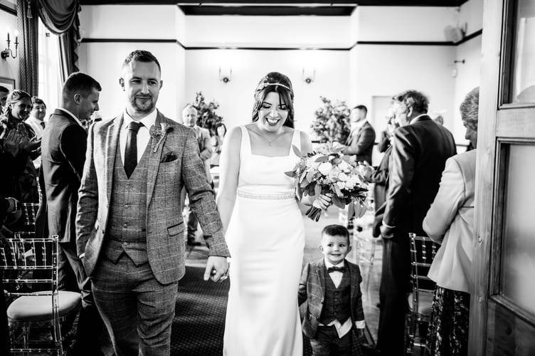 Nerys and Simon. Pic. Grace Elliot Photography