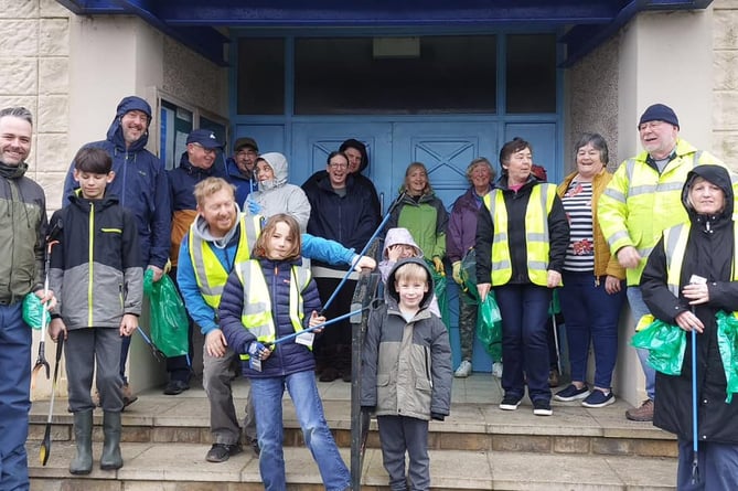 Volunteers collected 15 bags of rubbish across Carew, Sageston, Milton, Redberth and Carew Cheriton. County Councillor Vanessa Thomas was delighted at the turnout.