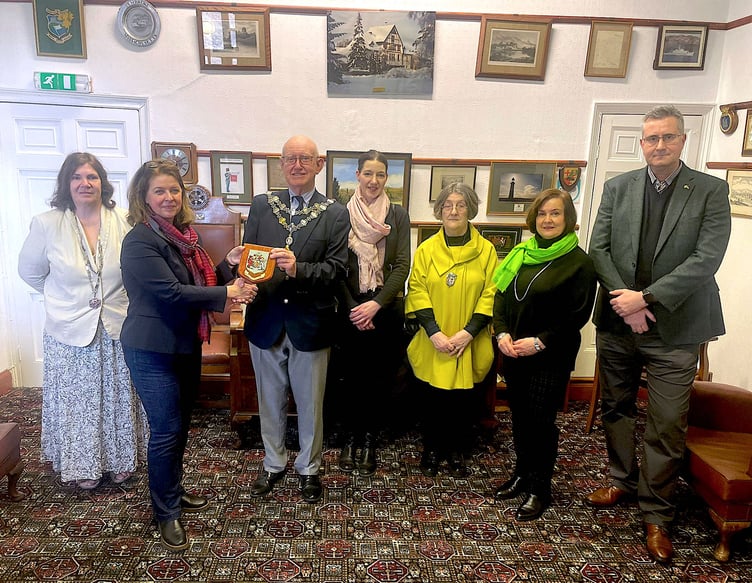 Pembroke Mayor Cllr Aden Brinn welcomes Bergen visitors Burgermeisterin Claudia Dettmar-Muller (second from left) and Mrs Silvia Bothe (centre).