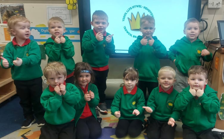Ysgol Llys Hywel has given a warm welcome to the new nursery pupils who have started with them full time.