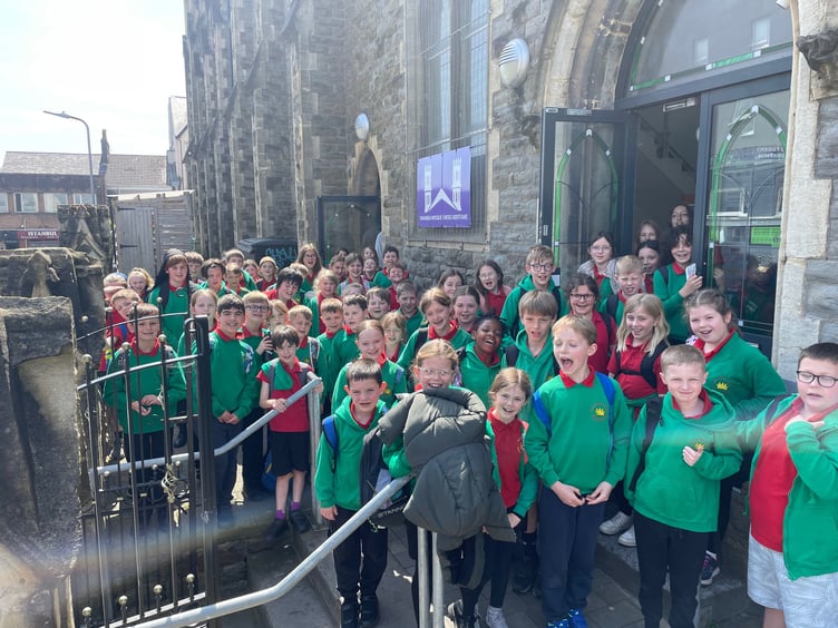 The children in Onnen, Collen and Helygen class of Ysgol Llys Hywel, Whitland have enjoyed learning about the Islamic religion and their visit to Swansea Mosque. What an experience for the pupils!