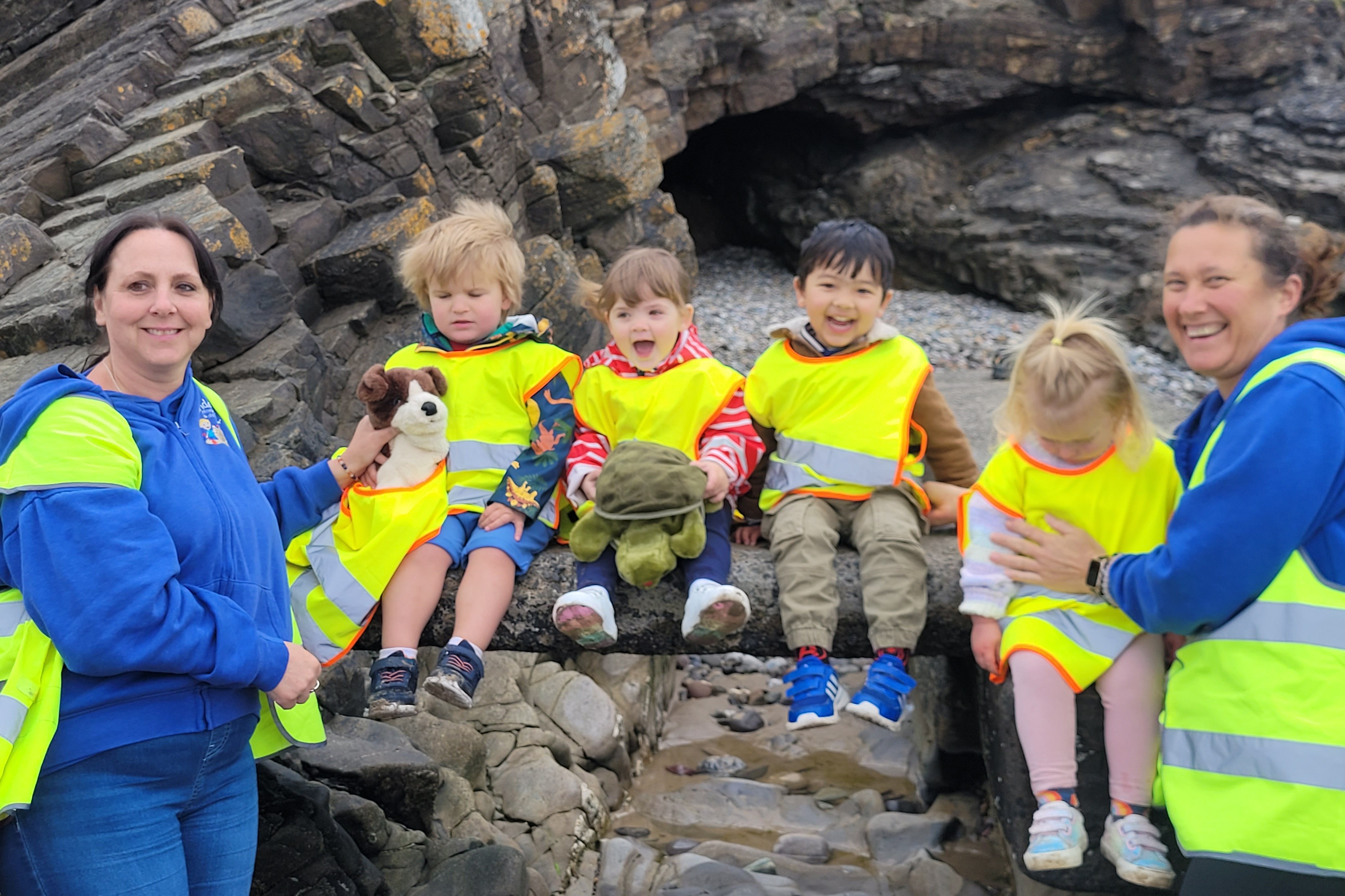 Saundersfoot Playgroup and Daycare children complete sponsored toddle