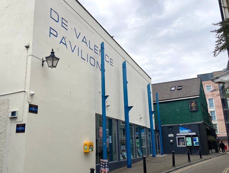 De valence tenby 2024