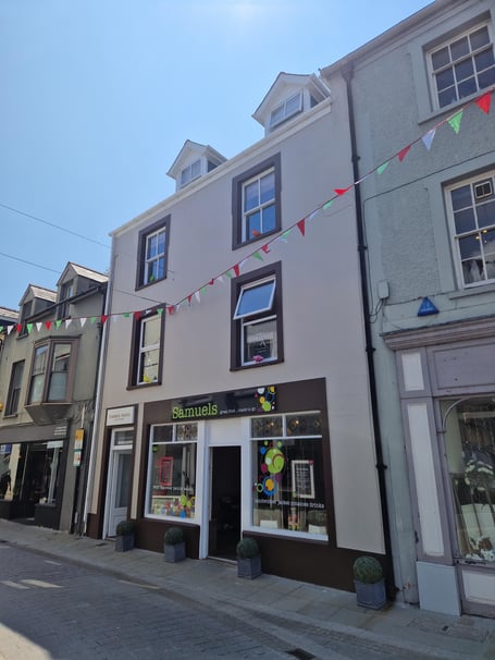 The Streetscape Paint Scheme Project aims to support businesses to improve the appearance of town centre properties and help encourage footfall.