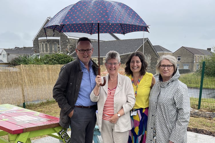Cabinet Secretary for Social Justice Secretary, Jane Hutt, visited the Carmarthenshire Youth Support Service along with representatives from the Youth Justice Board.