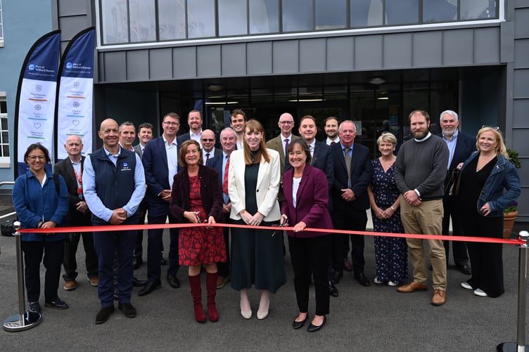 Deputy Prime Minister, Prif Weinidog and Welsh Secretary launch Pembroke Dock Marine