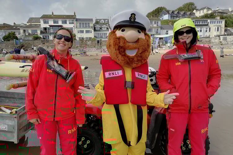 On Bank Holiday Monday, RNLI mascot Stormy Stan came to Saundersfoot village for a catch-up.