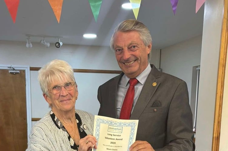 Mavis Davies receiving her five-year award, given to her by Paul Sartori Trustee, Mr Phil Thompson MBE.