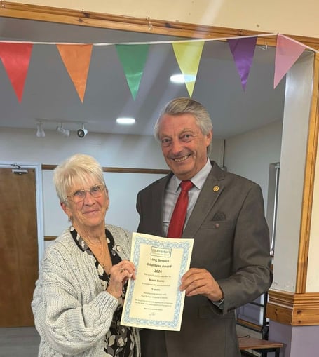 Mavis Davies receiving her five-year award, given to her by Paul Sartori Trustee, Mr Phil Thompson MBE.