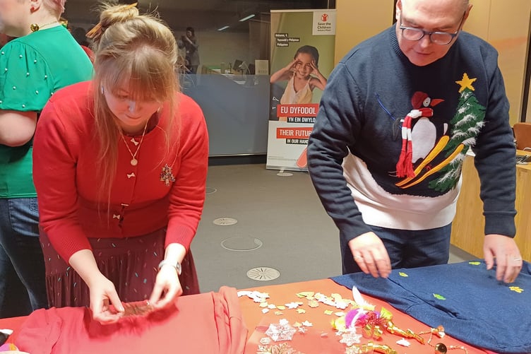 Paul Davies MS for Preseli Pembrokeshire creating jumpers with Delyth Jewell MS for South Wales East.