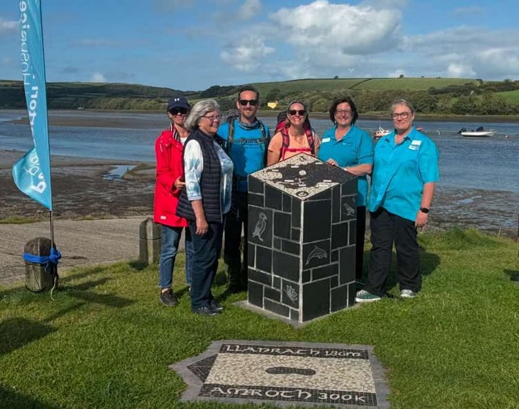 Ed and Karin Morris and family members with Sandra Dade and Joanne Lutwyche from the Paul Sartori Foundation