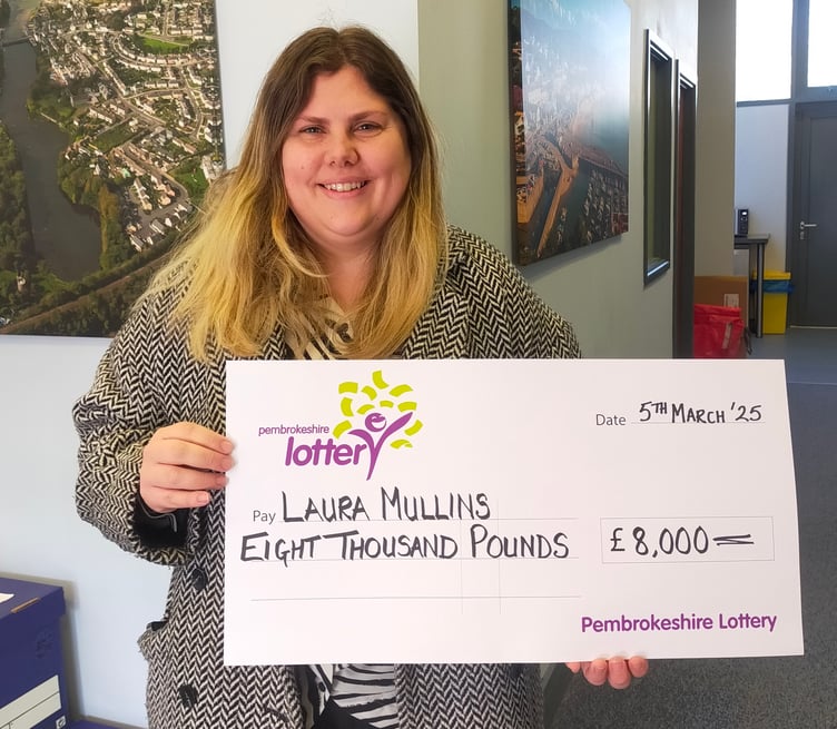 £8,000 Superdraw winner Laura Mullins