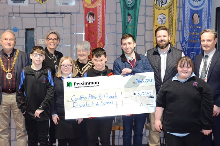 Persimmon Homes West Wales has donated £3,000 to Queen Elizabeth High School after its successful application to the developer’s Community Champions scheme.