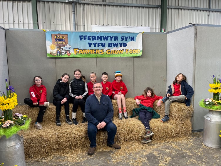 Pembrokeshire Agricultural Society President, Adam Thorne, at the Food Story event with school children from Ysgol Bro Ingli, Newport