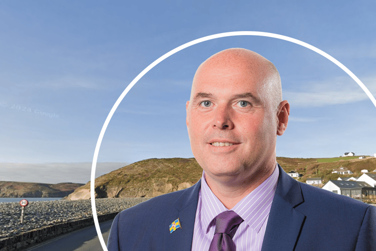 Paul Davies, superimposed on Newgale scene (Google Street View)