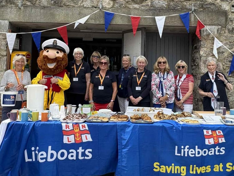 Tenby RNLI fundraisers’ Brew for the Crew