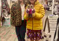 First Minister supports Tenby business