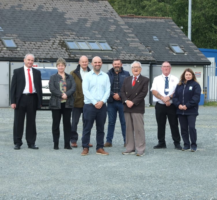 Cllr Tom Tudor, Cllr Alun Wills, Haverfordwest Mayor Cllr Roy Thomas with members of the Bridge Meadow Haverfordwest Trust, Walters and Pembrokeshire County Council’s regeneration team.