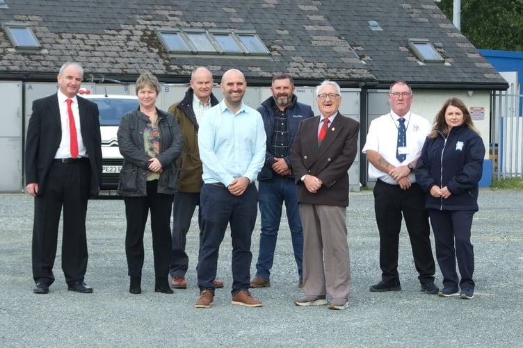 Cllr Tom Tudor, Cllr Alun Wills, Haverfordwest Mayor Cllr Roy Thomas with members of the Bridge Meadow Haverfordwest Trust, Walters and Pembrokeshire County Council’s regeneration team.