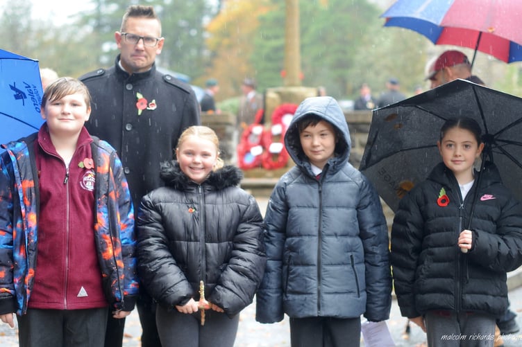 Children at Saundersfoot Remembrance