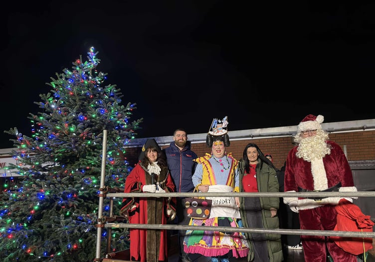 Pembroke Dock Mayor Michele Wiggins at the town’s 2025 Christmas switch-on with Santa and his guests Scarlets’ Kemsley Mathias, Michelle Evans-Fecci and the cast of Aladdin