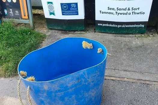 Blue rope-handled tub
