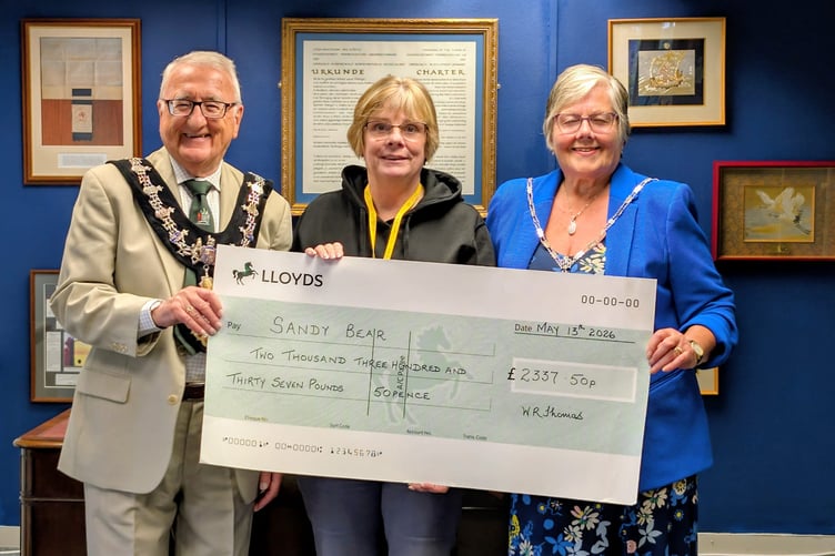 Karen Codd, from Sandy Bear Children’s Bereavement Charity, receiving the cheque from Haverfordwest 2025-26 Mayor Cllr Roy Thomas and Mayoress Mrs Shirley Thomas