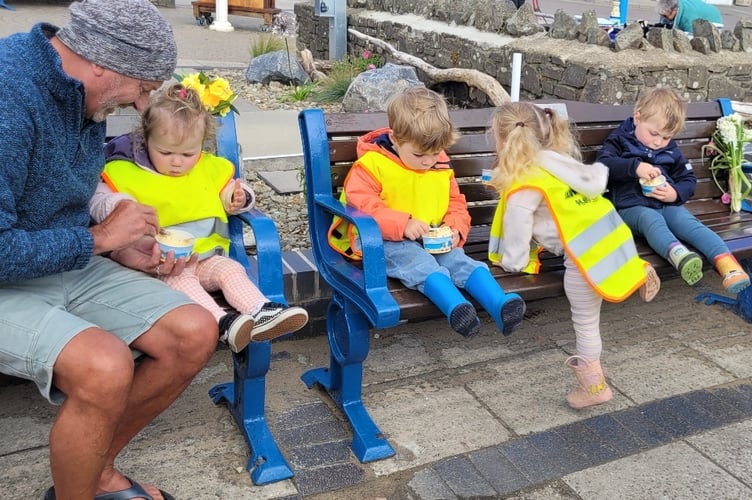 Ice-creams on the harbour