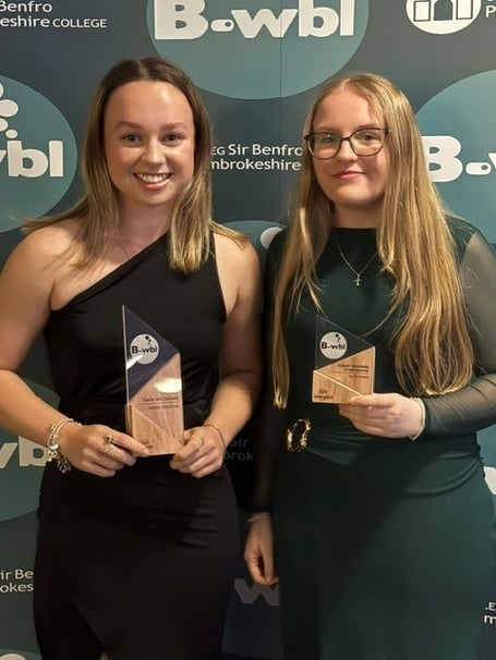 Healthcare apprentices Hanna (left) and Teleri (right)